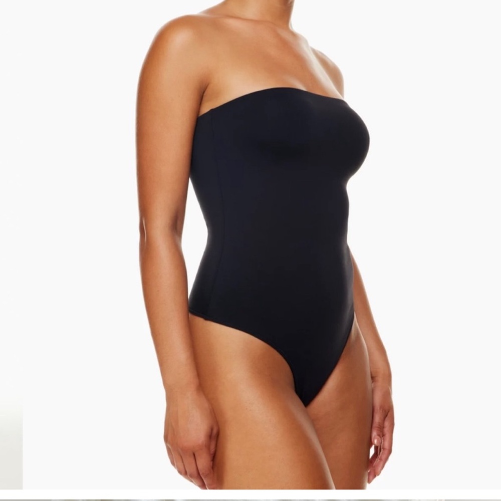 Aritzia Strapless Babaton Contour Bodysuit